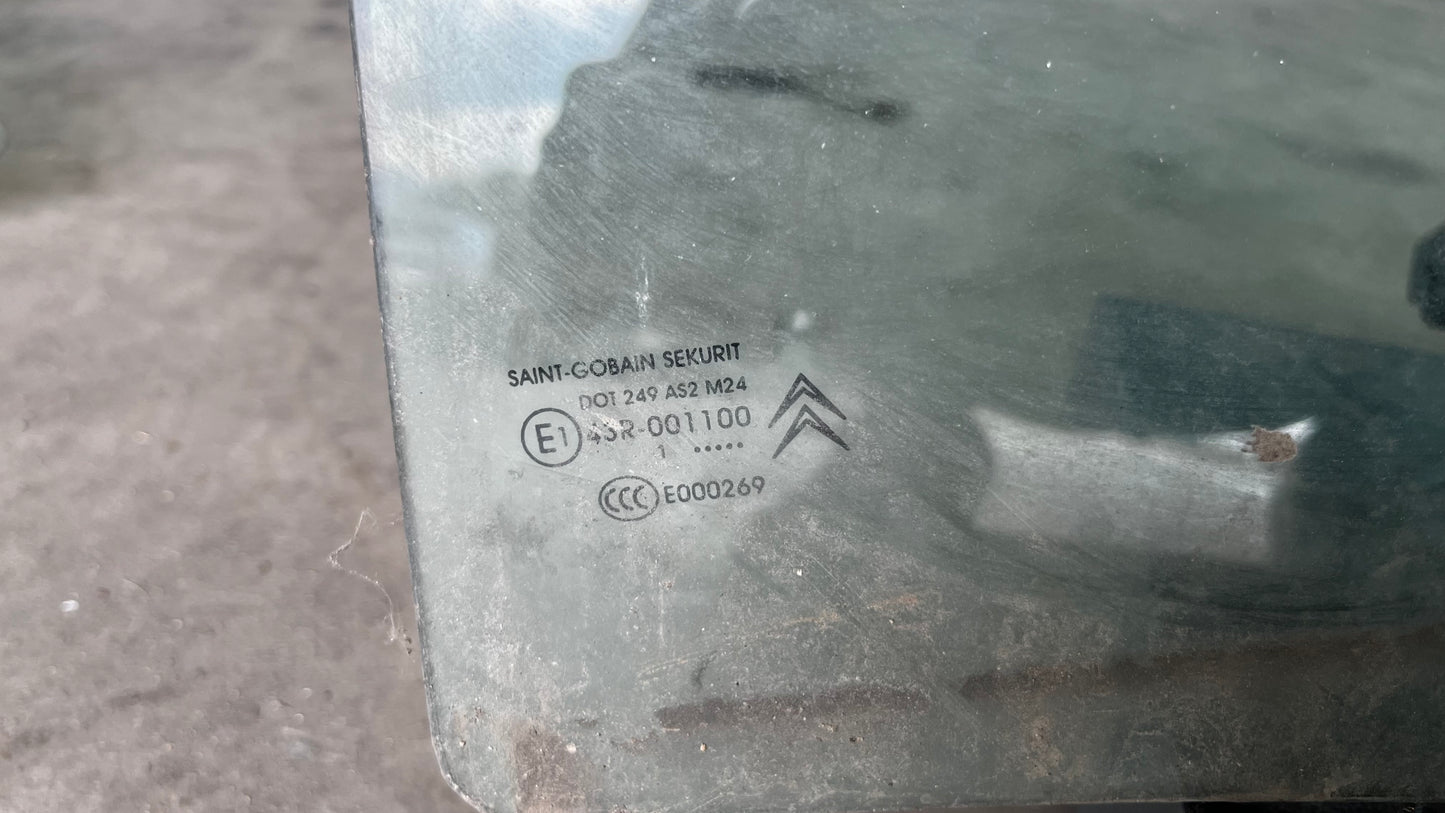 Citroen Berlingo 12- стъкло задно