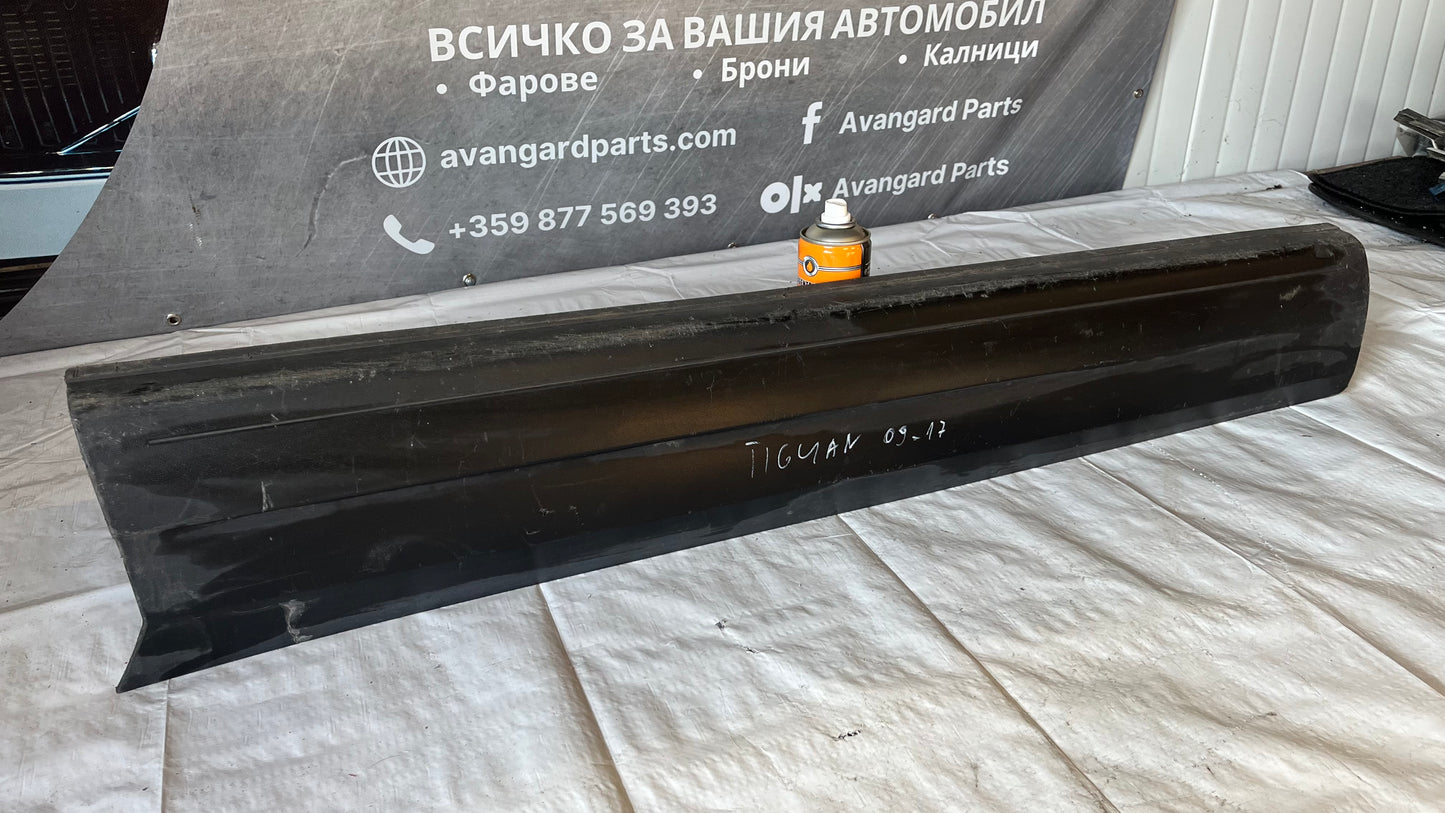 Декоративна лайстна Volkswagen Tiguan 2009-2017