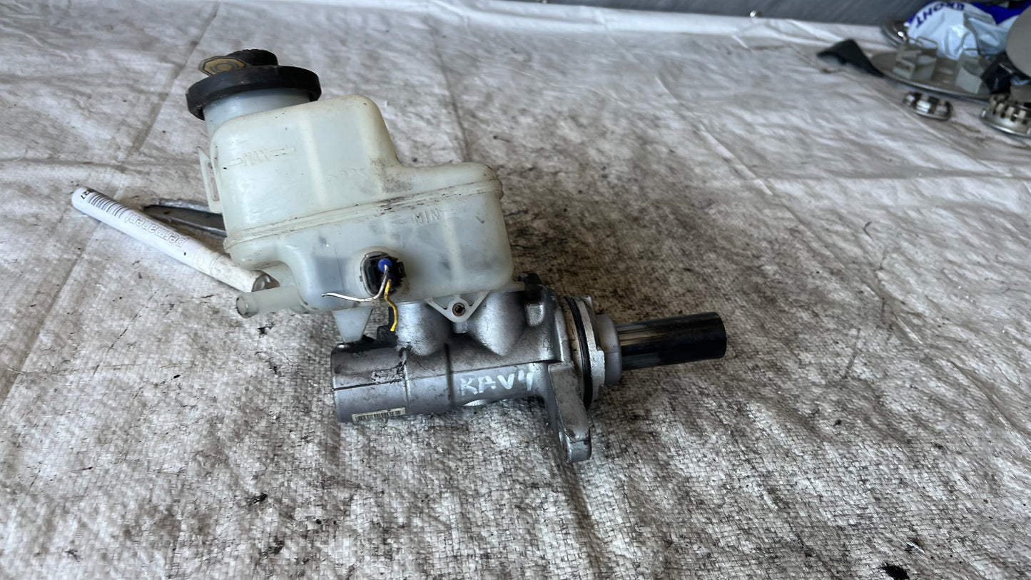 Toyota RAV 4 2.2 спирачна помпа