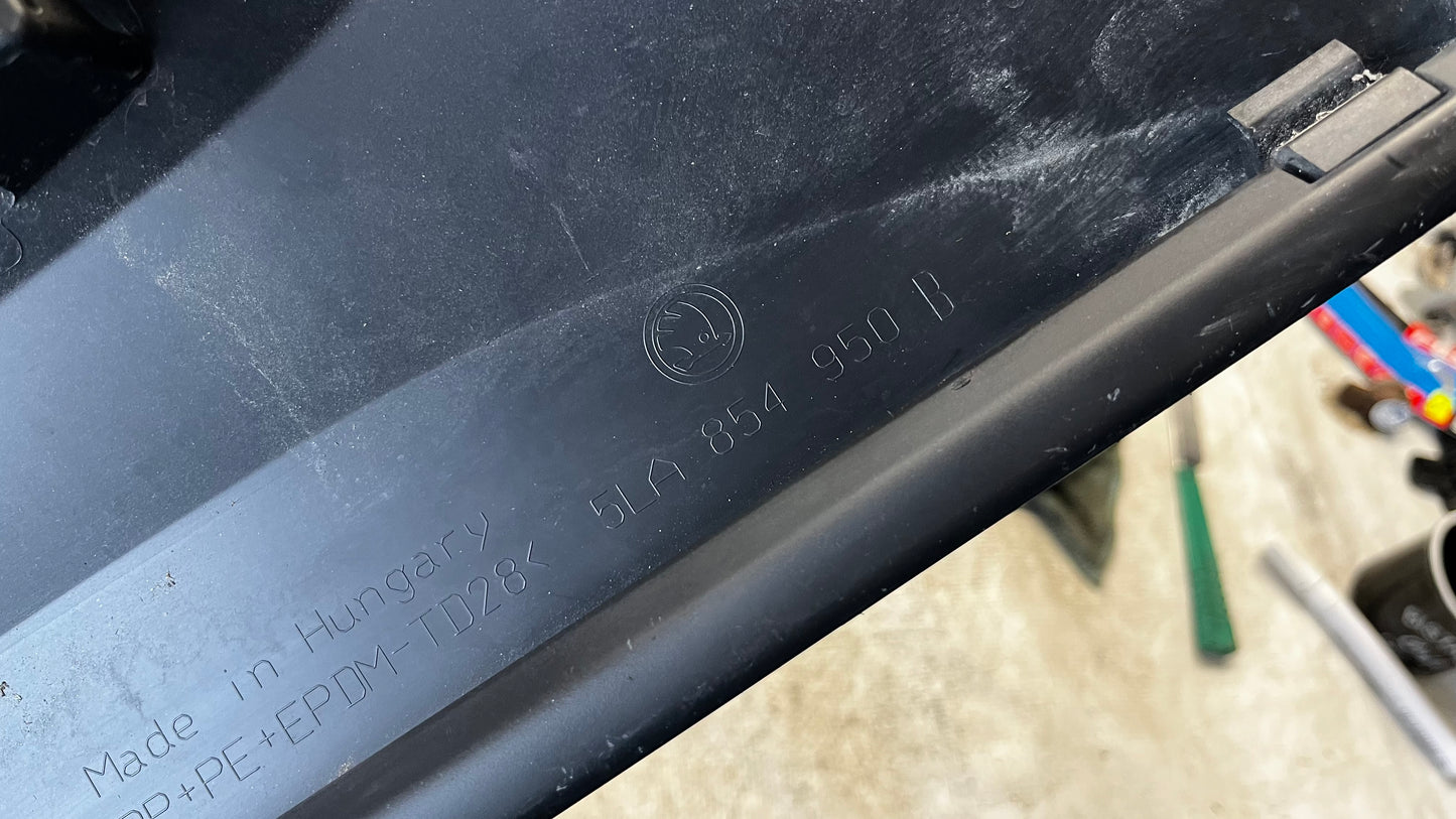 Skoda Enyaq лайстна задна лява врата