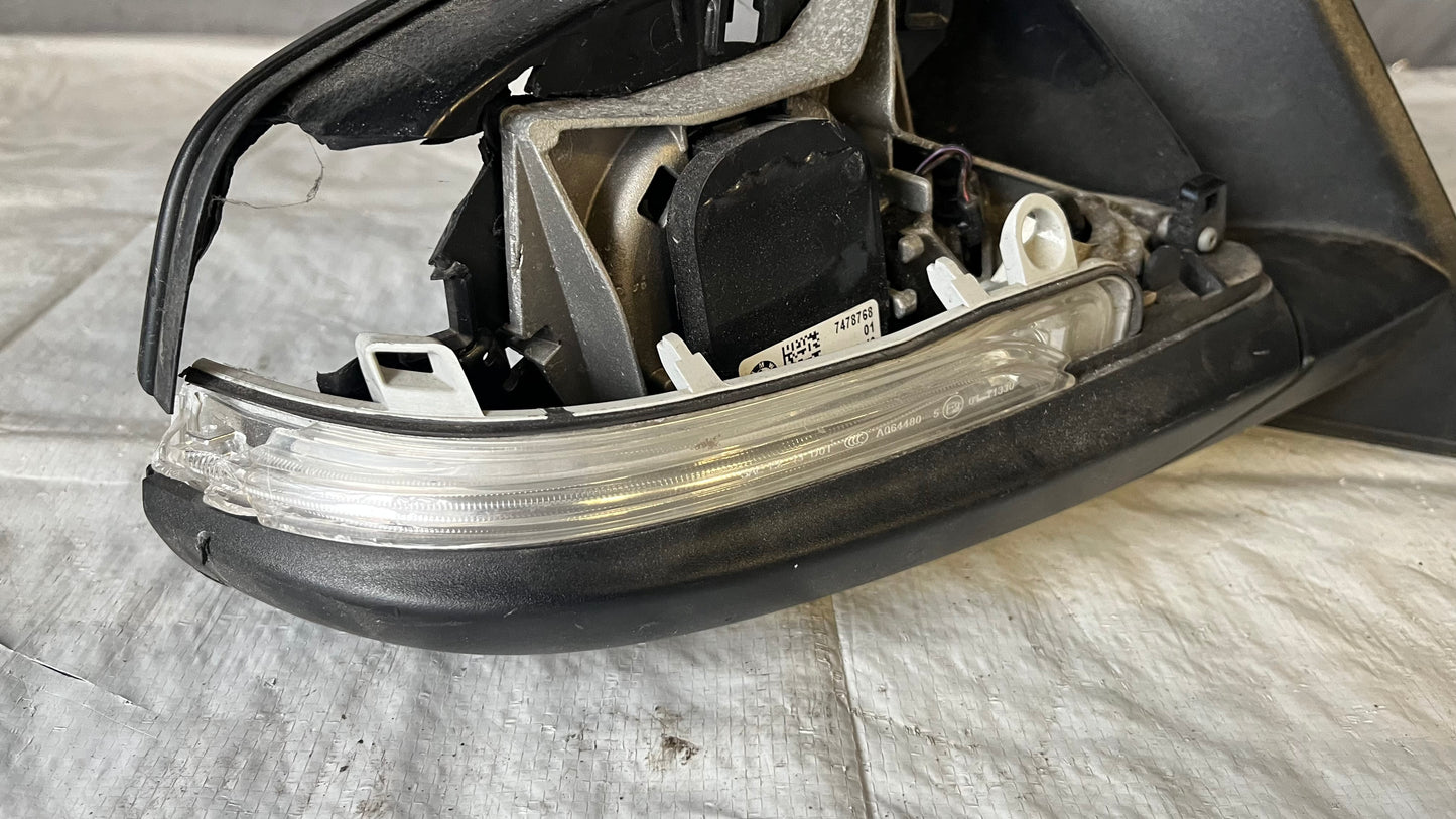 Дясно огледало без заден капак и стъкло BMW 2 F46 2014-2021