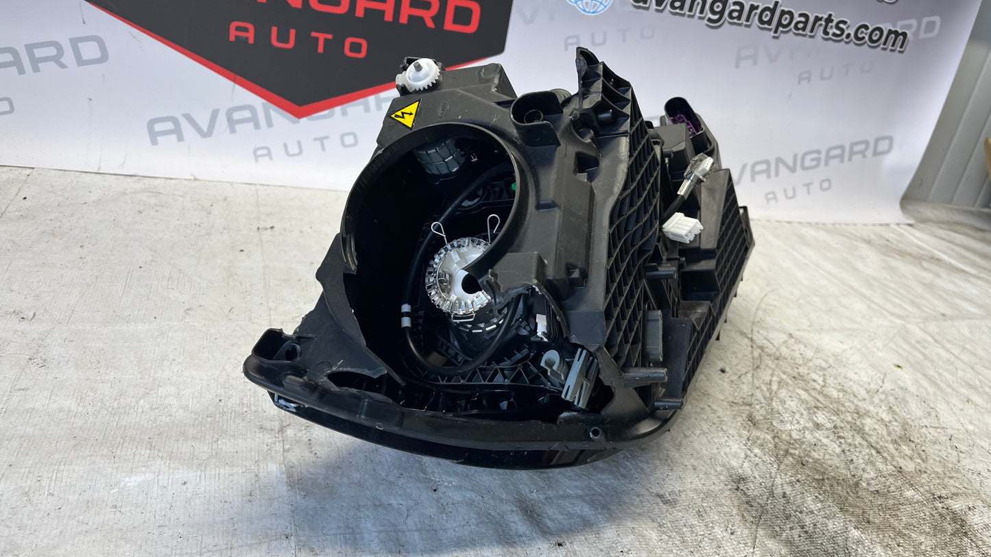 Volkswagen Tiguan ляв фар