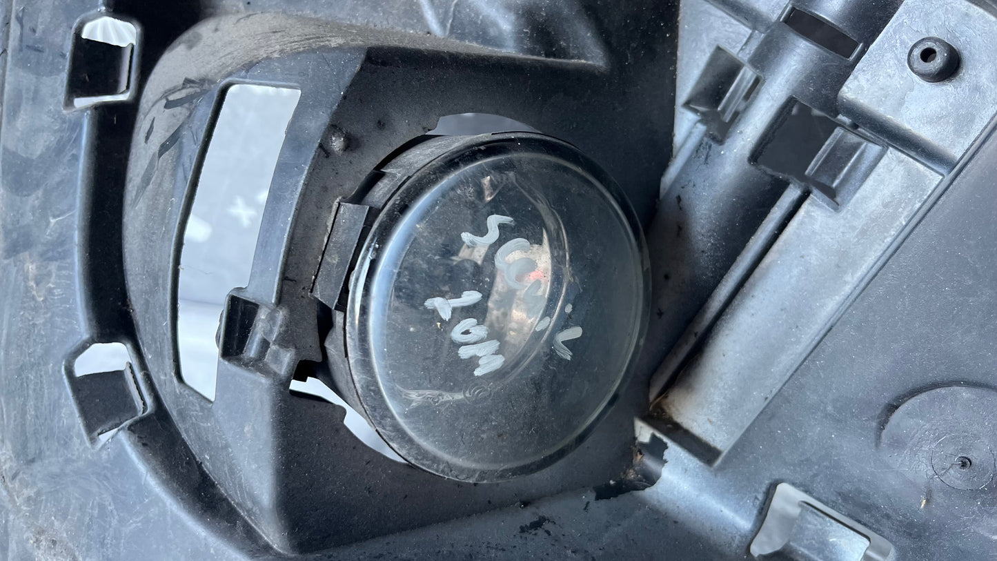 Десен държач и халоген Renault Scenic 3