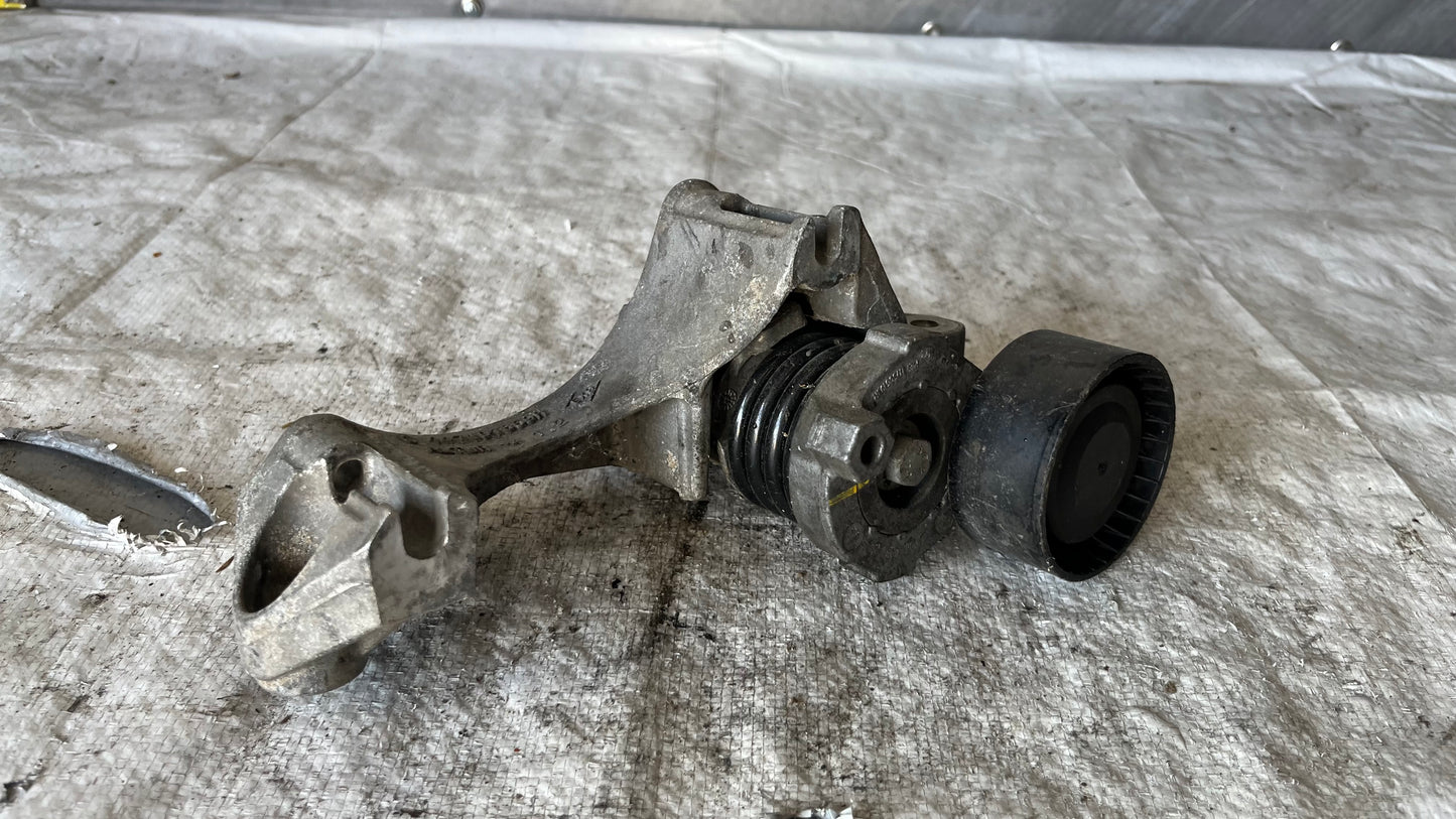 Renault Clio 2017 лапа двигател