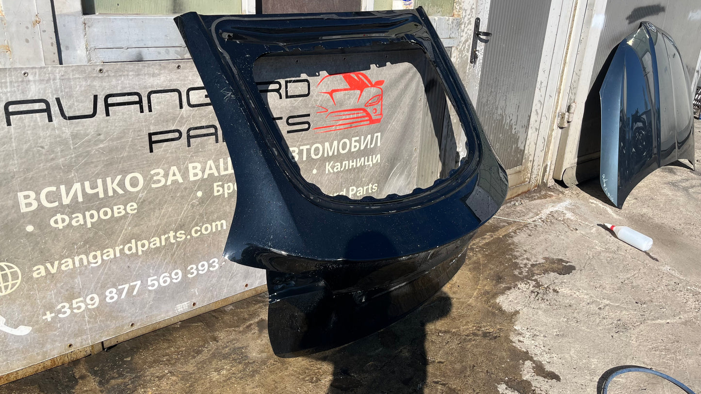 Багажна врата Tesla Y 2020-