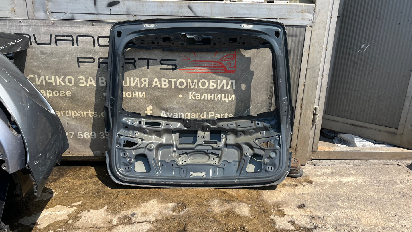 Багажна врата Audi Q3 2022