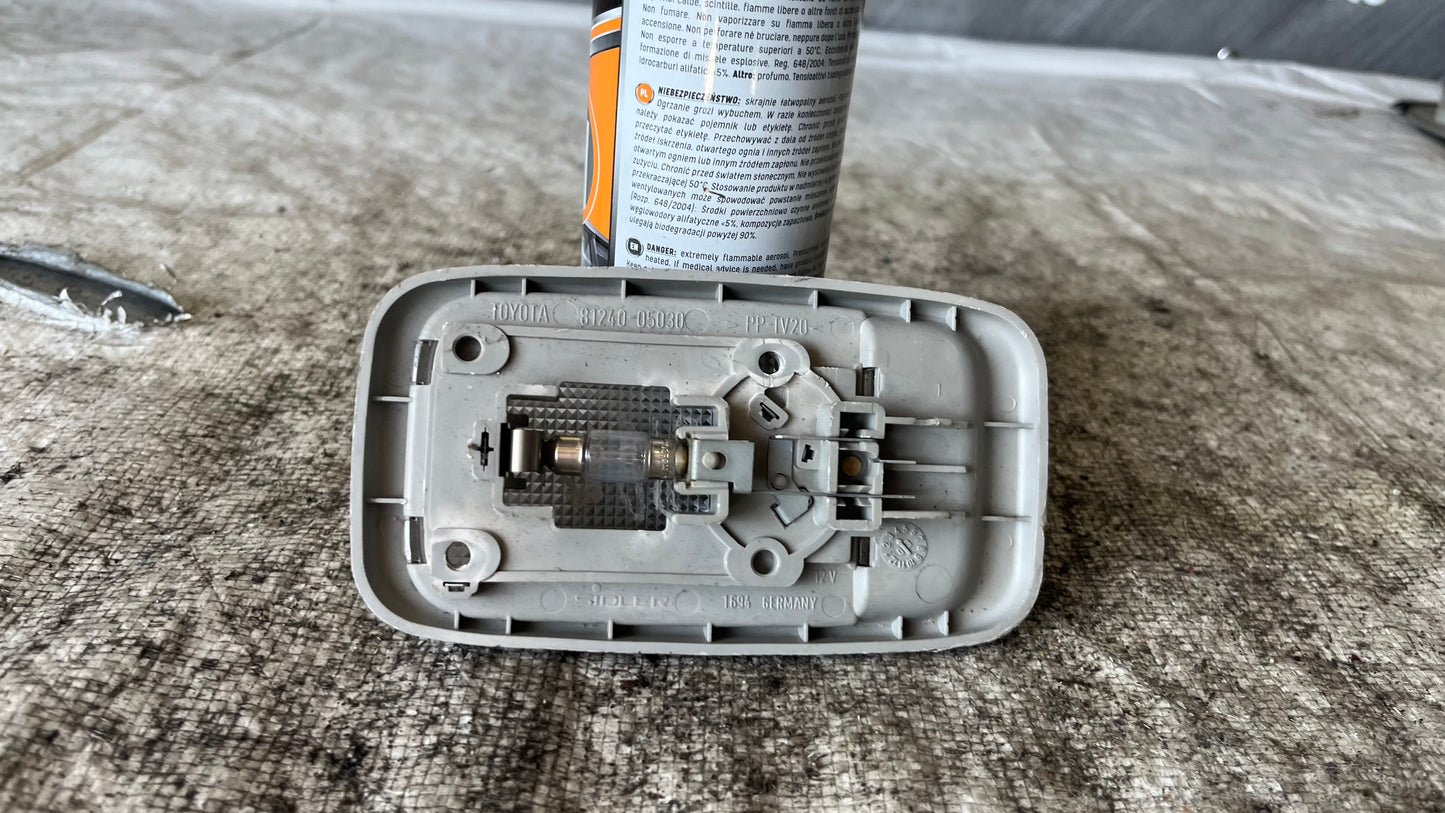 Toyota Yaris плафон