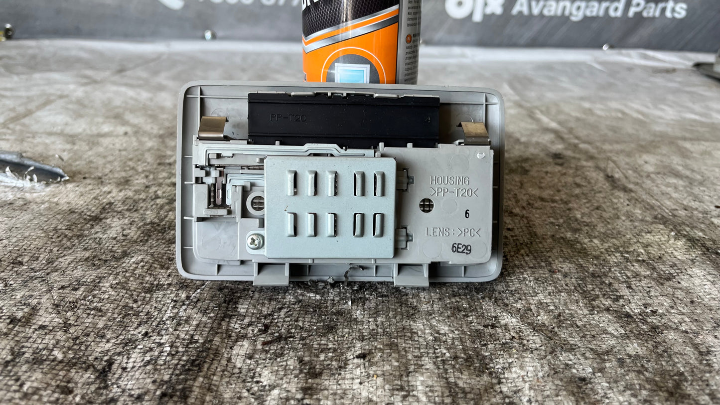 Suzuki Splash 08- плафон