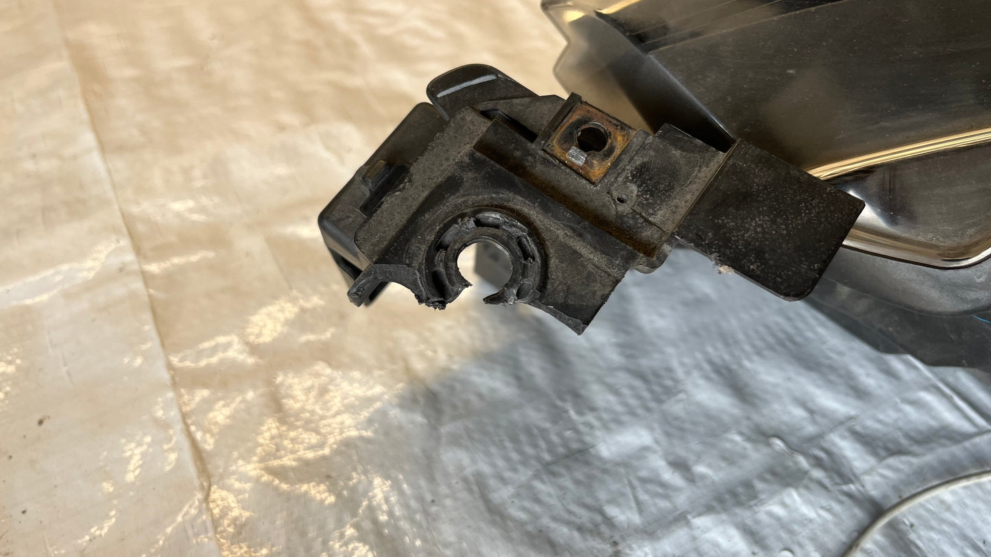 Mazda 2 2018- десен фар