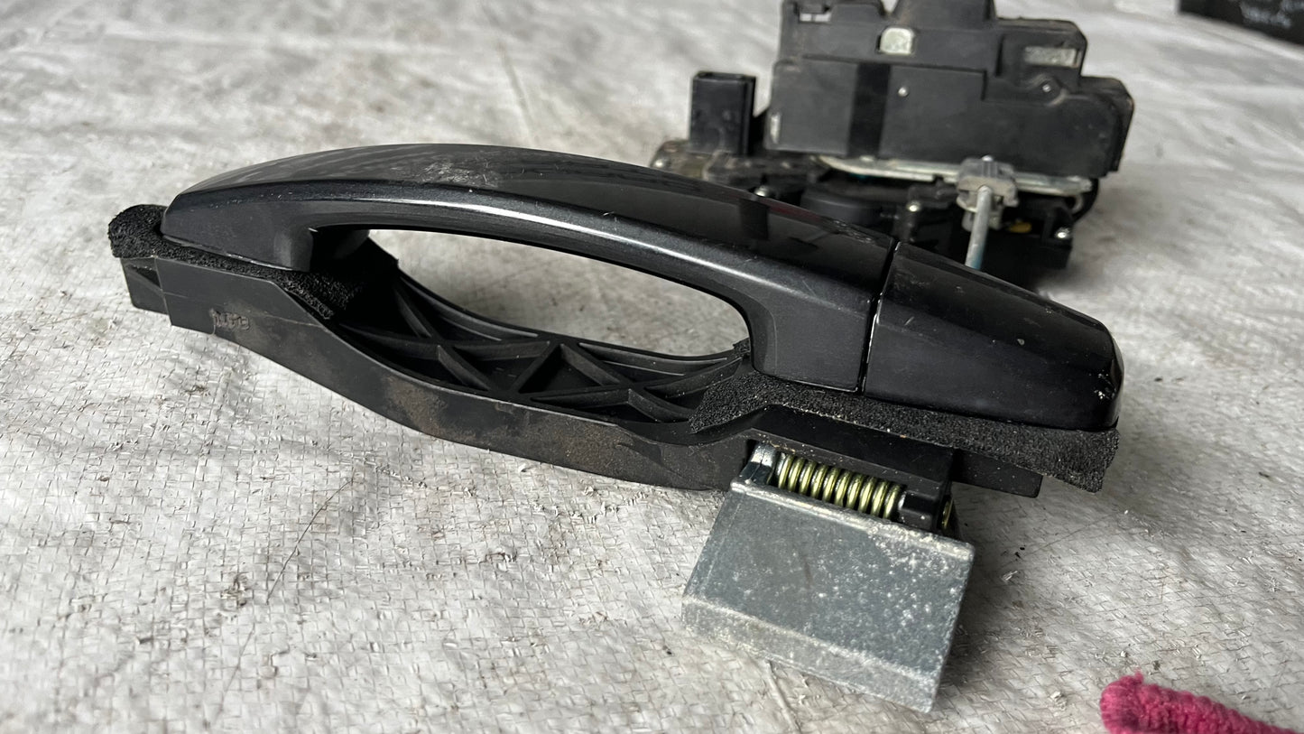 Chevrolet Captiva 12- външна дръжка и брава на предна дясна врата