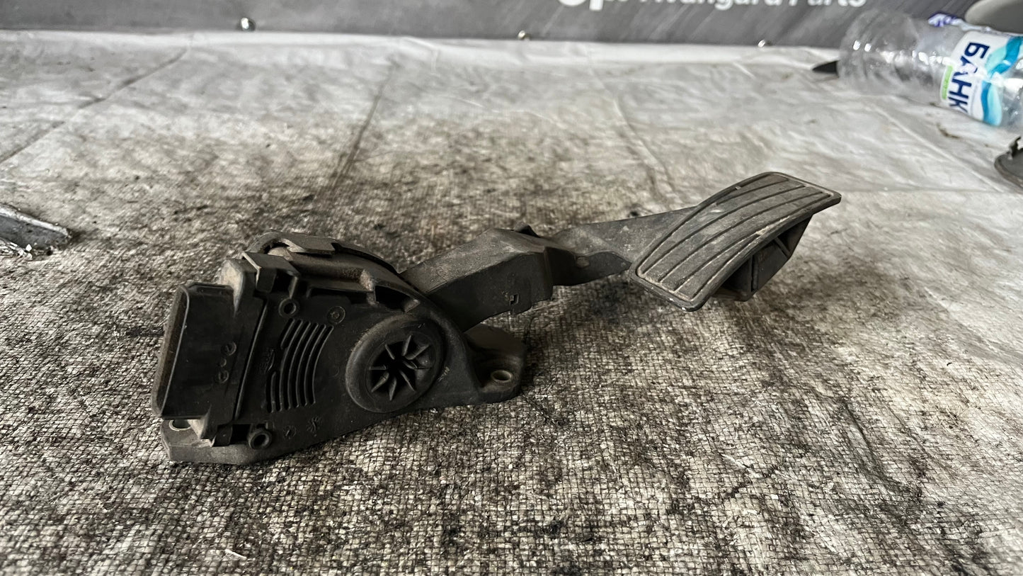 Fiat Sedici 2006- педал за газ