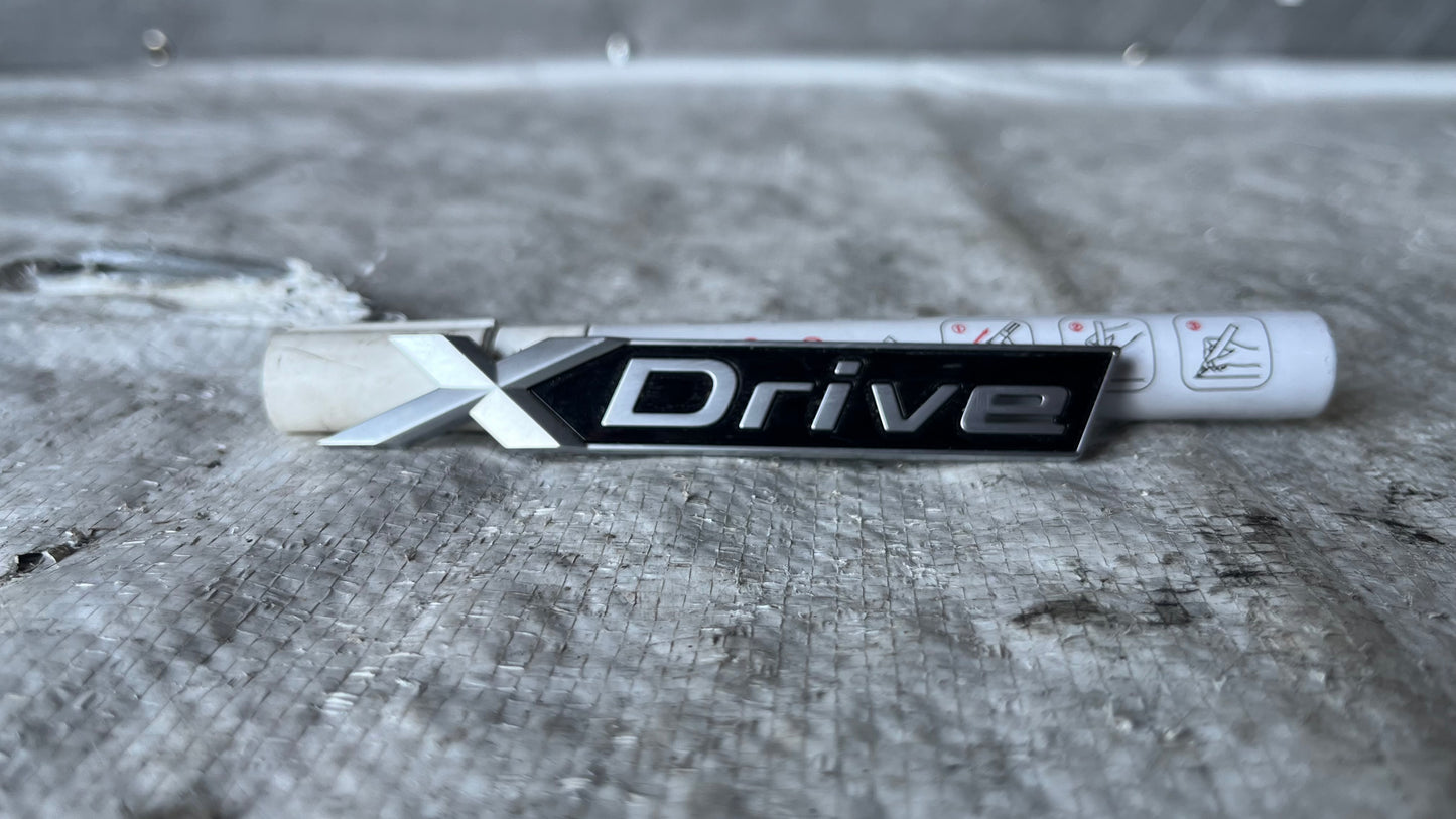 BMW X-Drive емблема