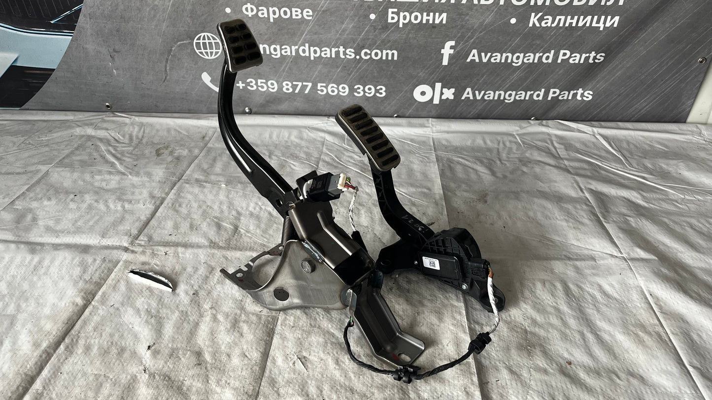 Педали газ и спирачка Hyundai i30 2021