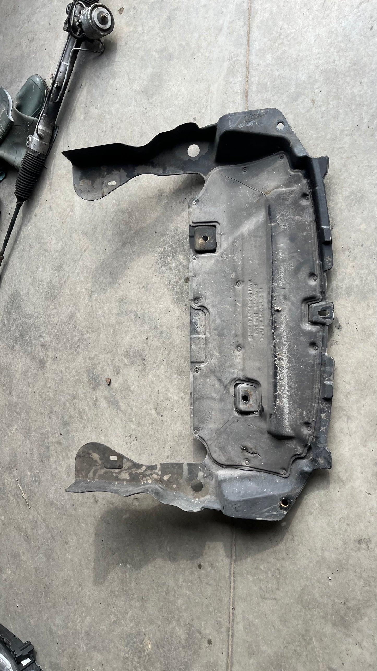 Chevrolet Captiva 06- кора под двигател