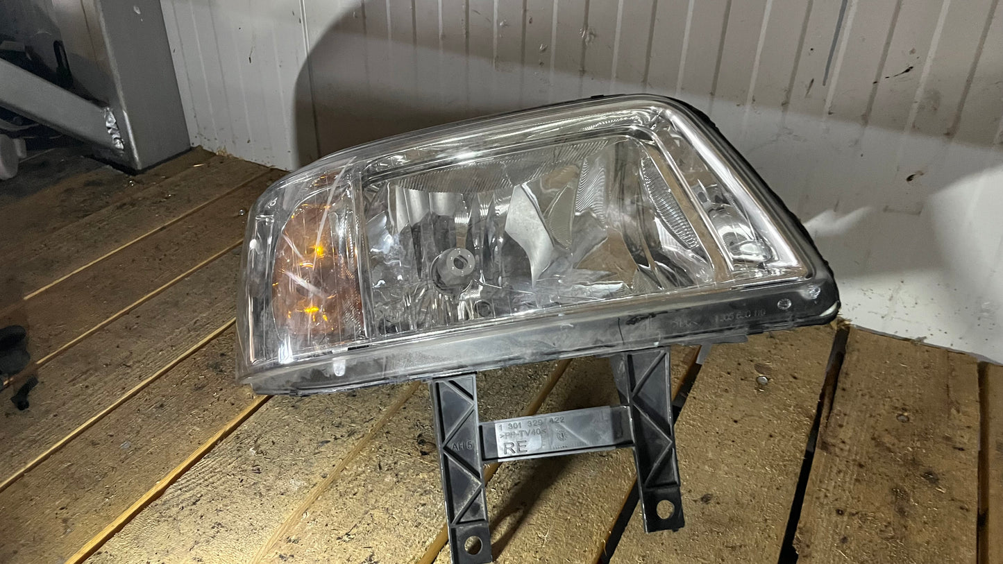 Десен фар Volkswagen T5 Transporter