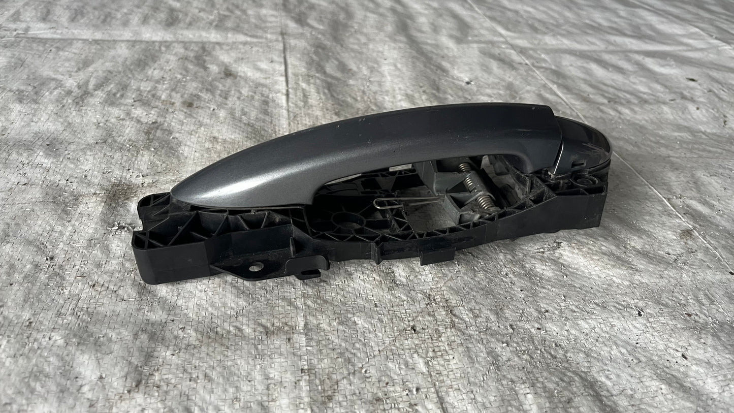 Volkswagen Passat B6 брава задна лява