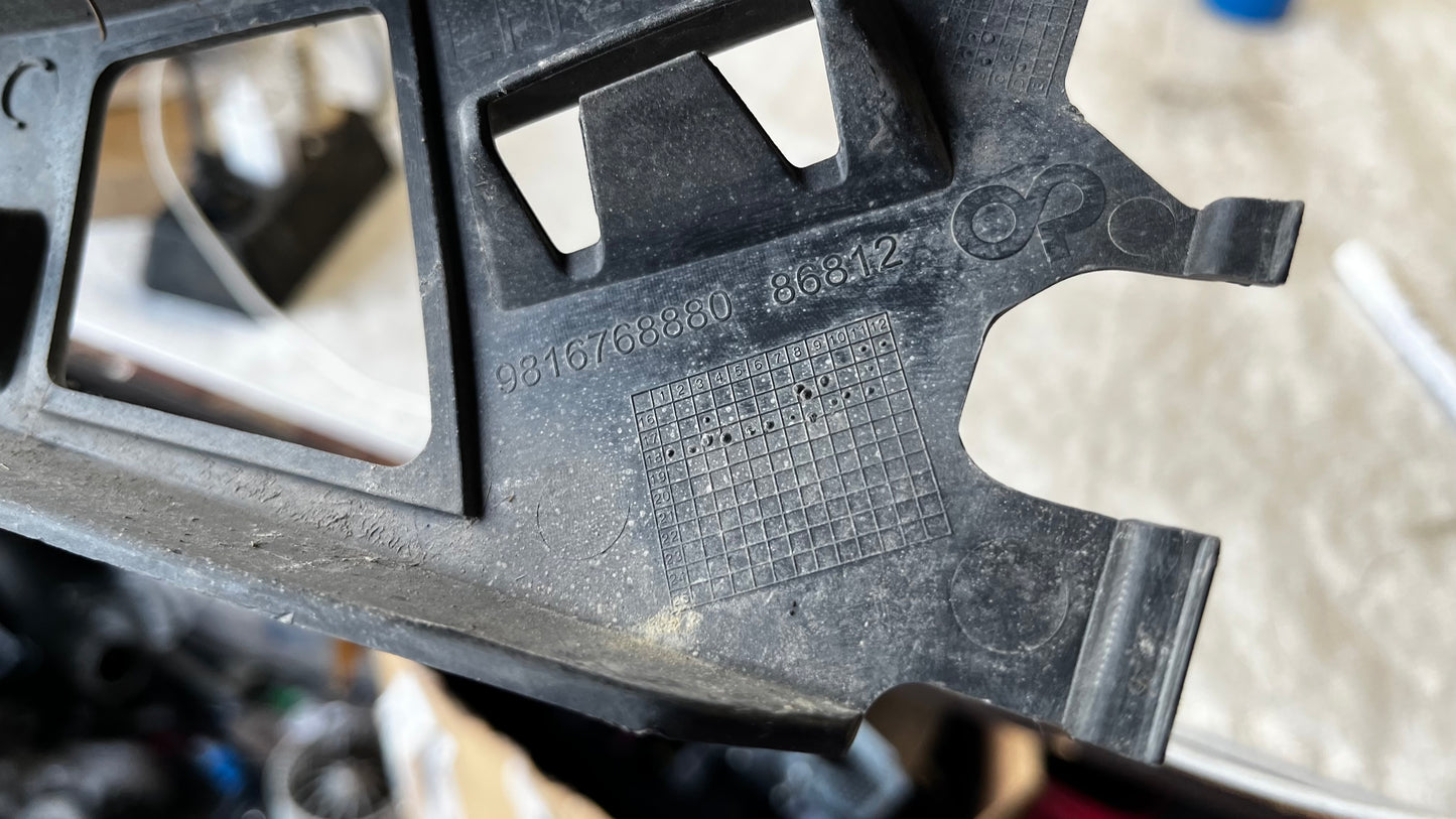 Citroen Berlingo 2018- ляв държач предна броня