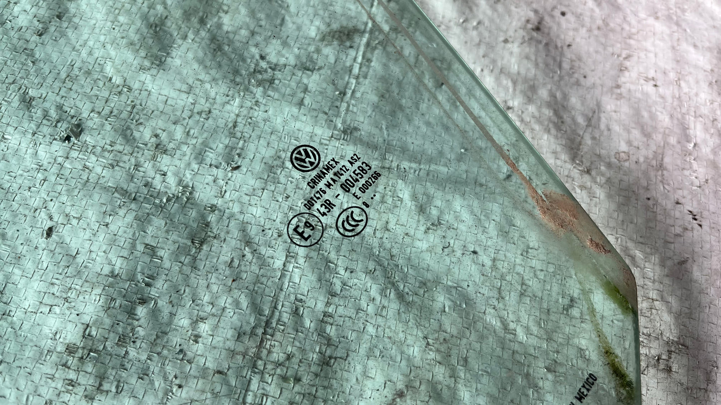 Volkswagen Golf 6 предно ляво стъкло