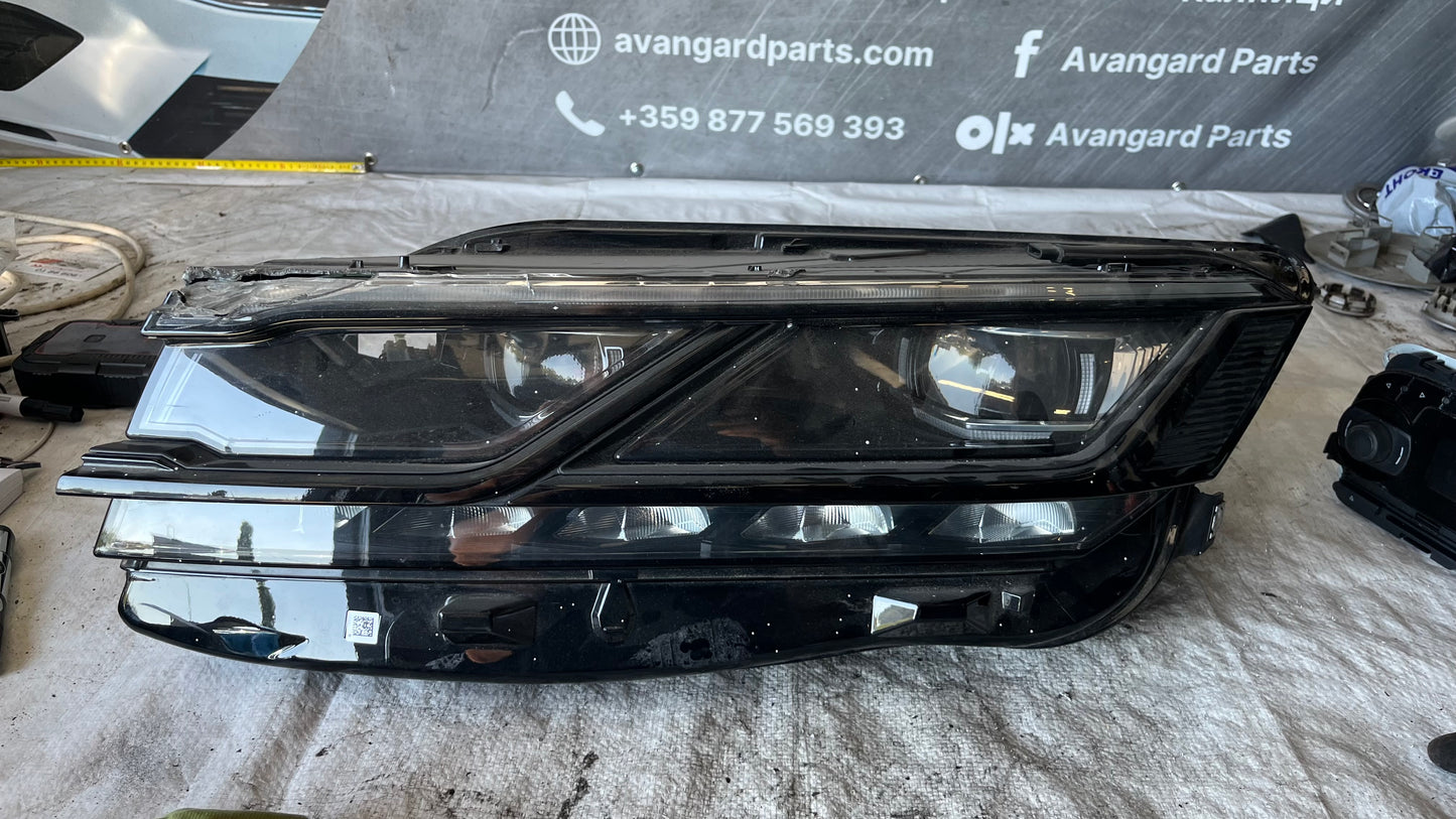Volkswagen Touareg 3 ляв фар