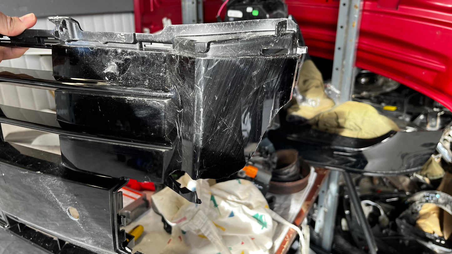 Suzuki Vitara 3 25- предна решетка