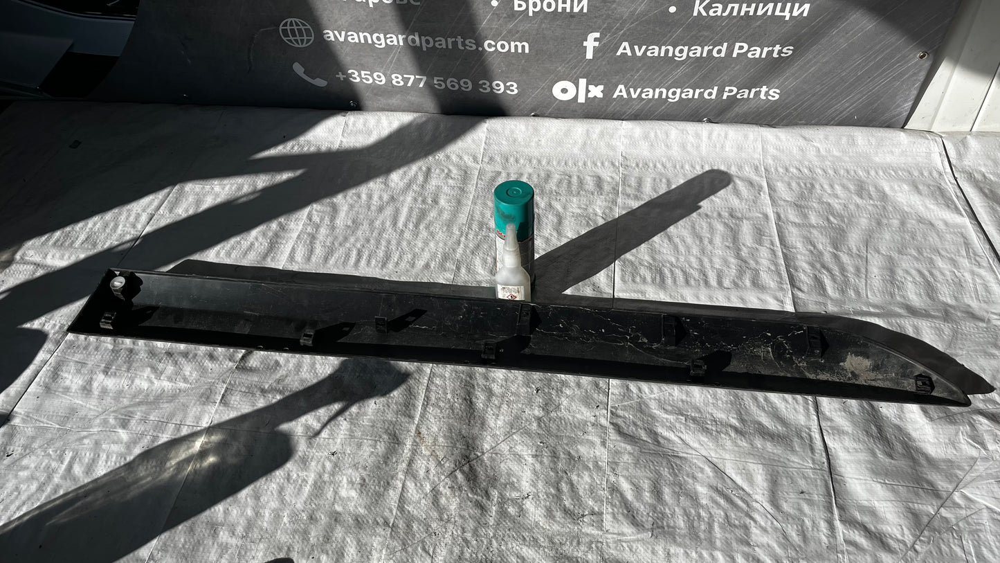 Peugeot Traveller предна дясна декорстивна лайстна