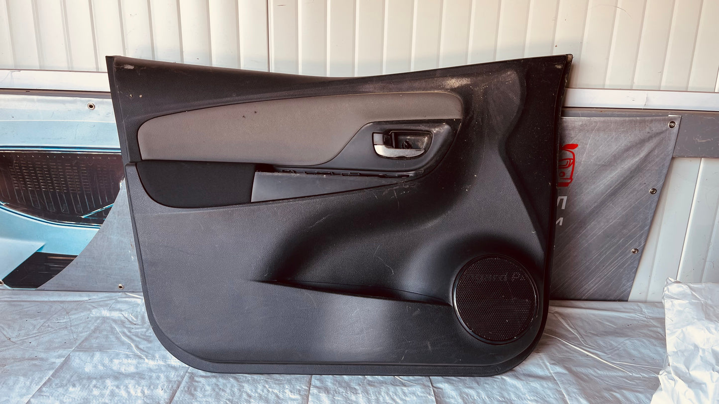 Кора за предна лява врата Toyota Yaris 2011-2018