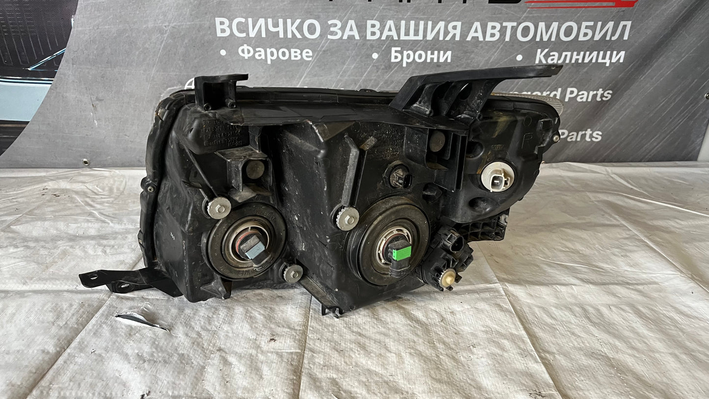 Десен фар Mitsubishi Pajero 4 (2007-2012)