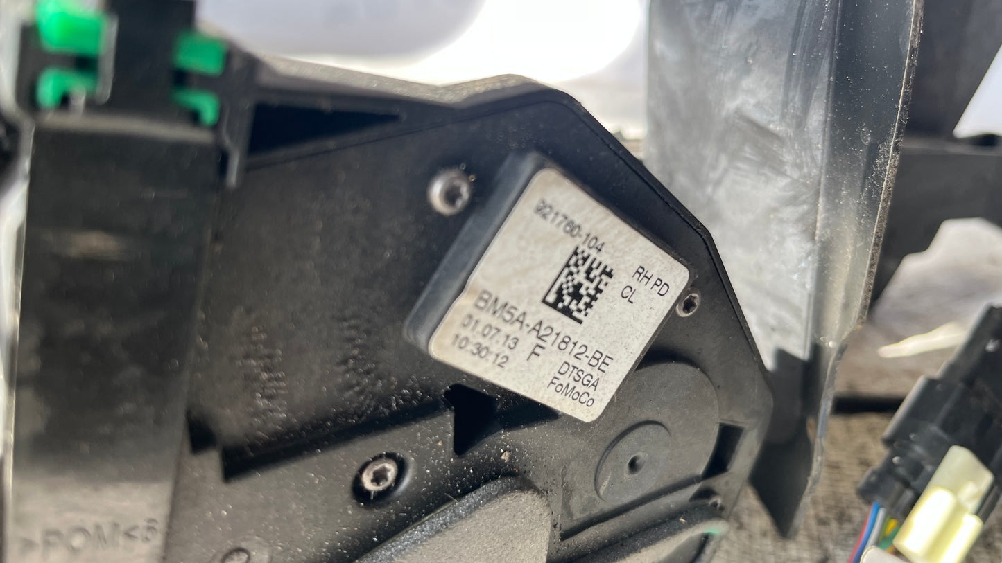 Ford Kuga 2 брава предна дясна