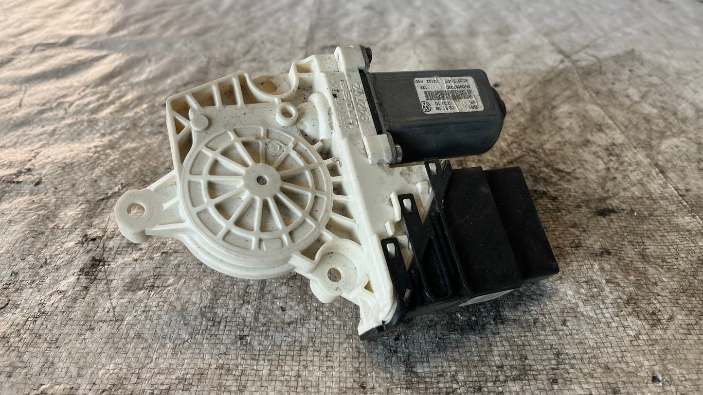 Volkswagen Tiguan 1 моторче задно ляво стъкло