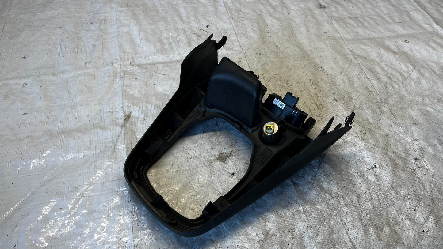 Ford Transit Courier 1 конзола със запалка