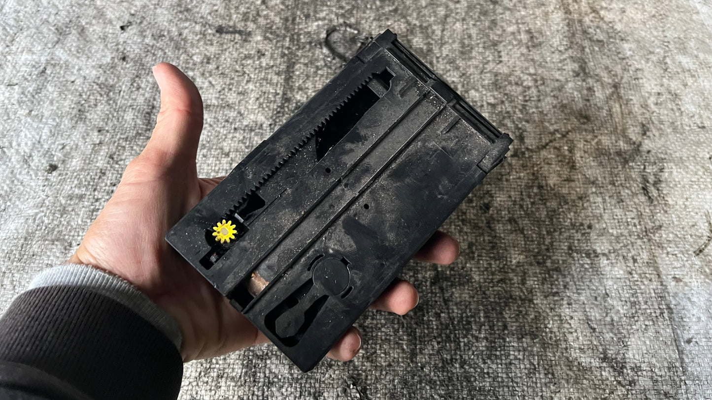 Seat Alhambra 1 къпхолдър