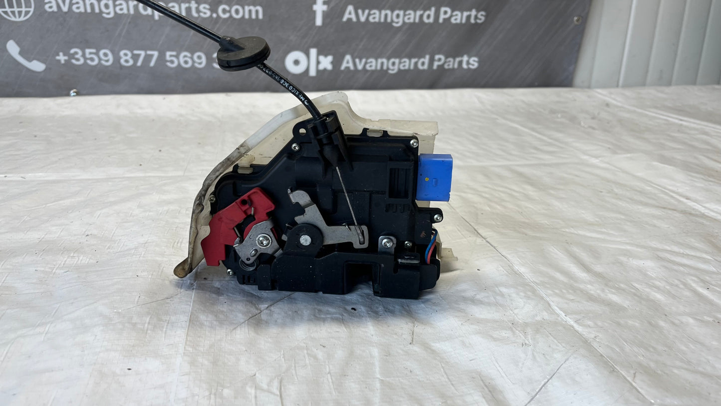 Volkswagen Golf 5 предна дясна брава