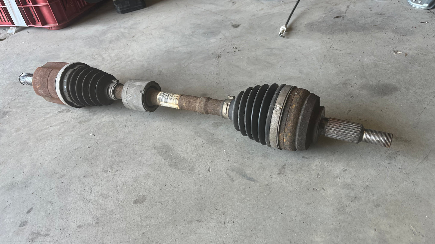 Dacia Duster 2010- полуоска