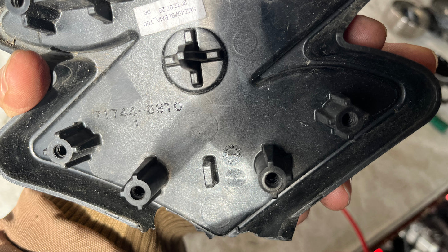 Suzuki емблема предна