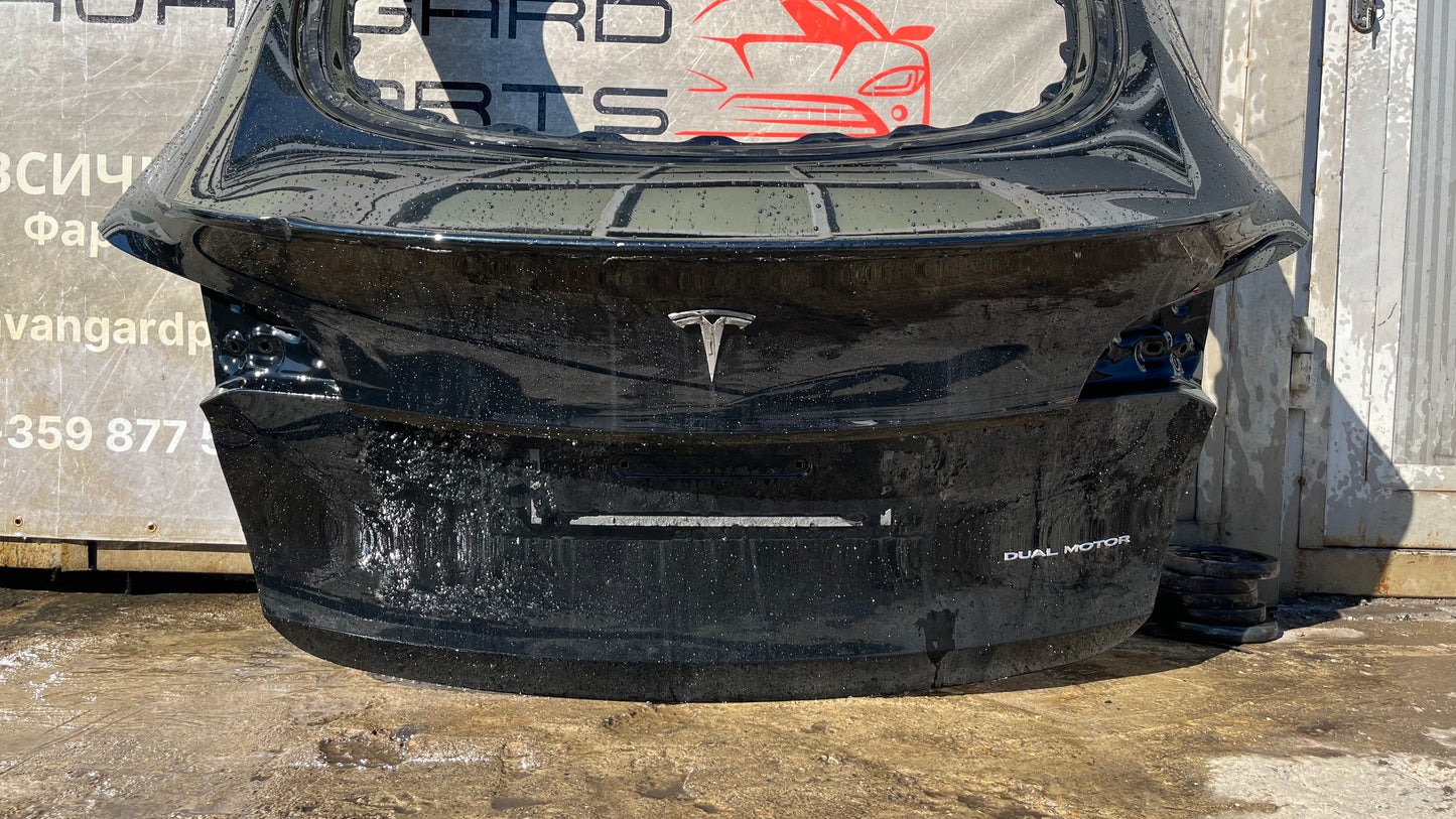 Багажна врата Tesla Y 2020-