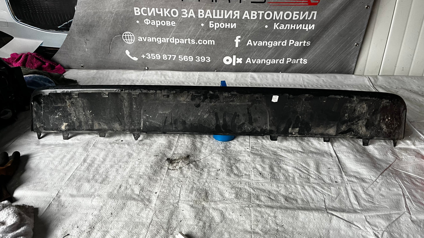 Mercedes Vito W447 декорaтивна лайстна на задна броня.