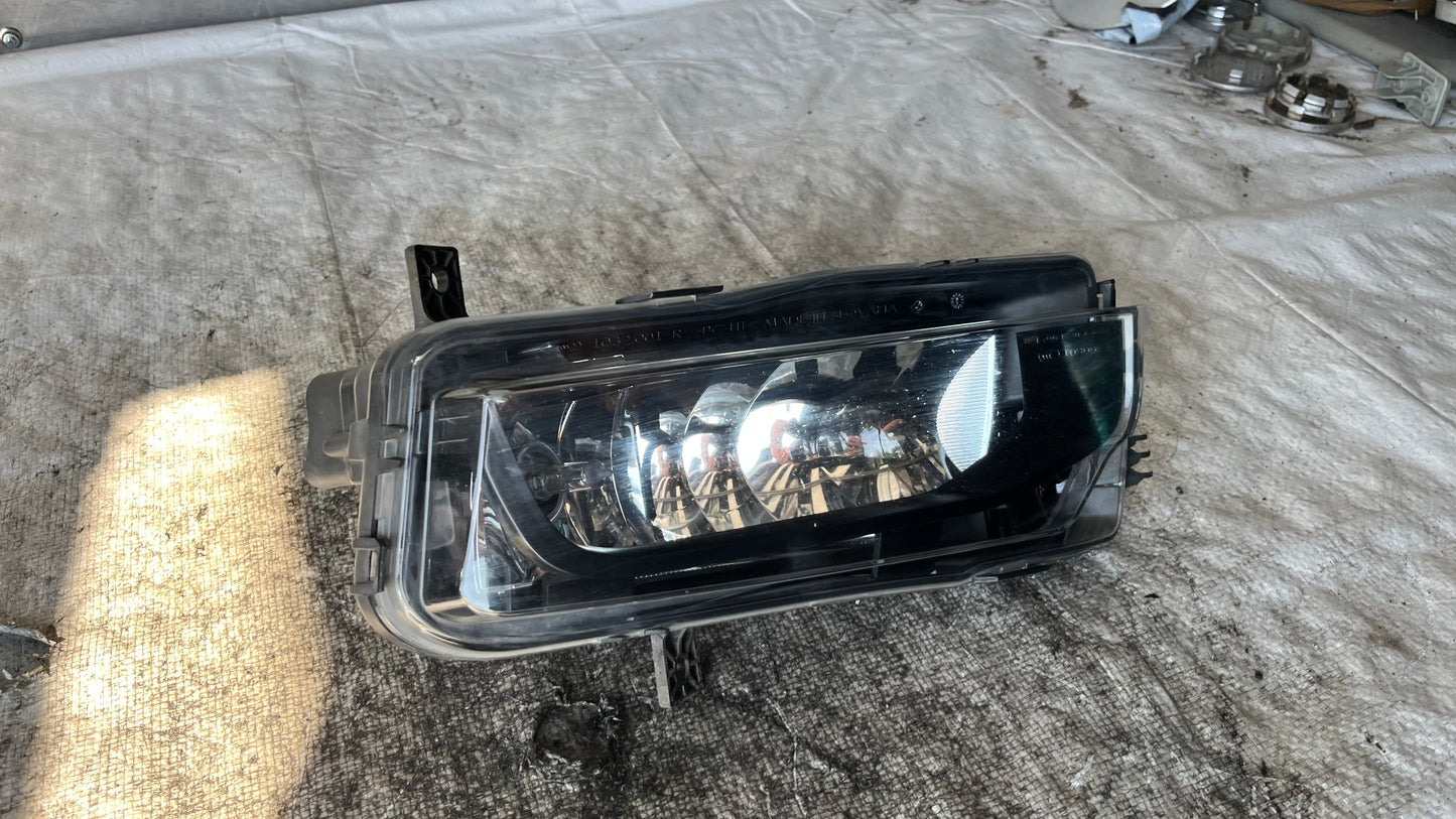Volkswagen T6 ляв халоген