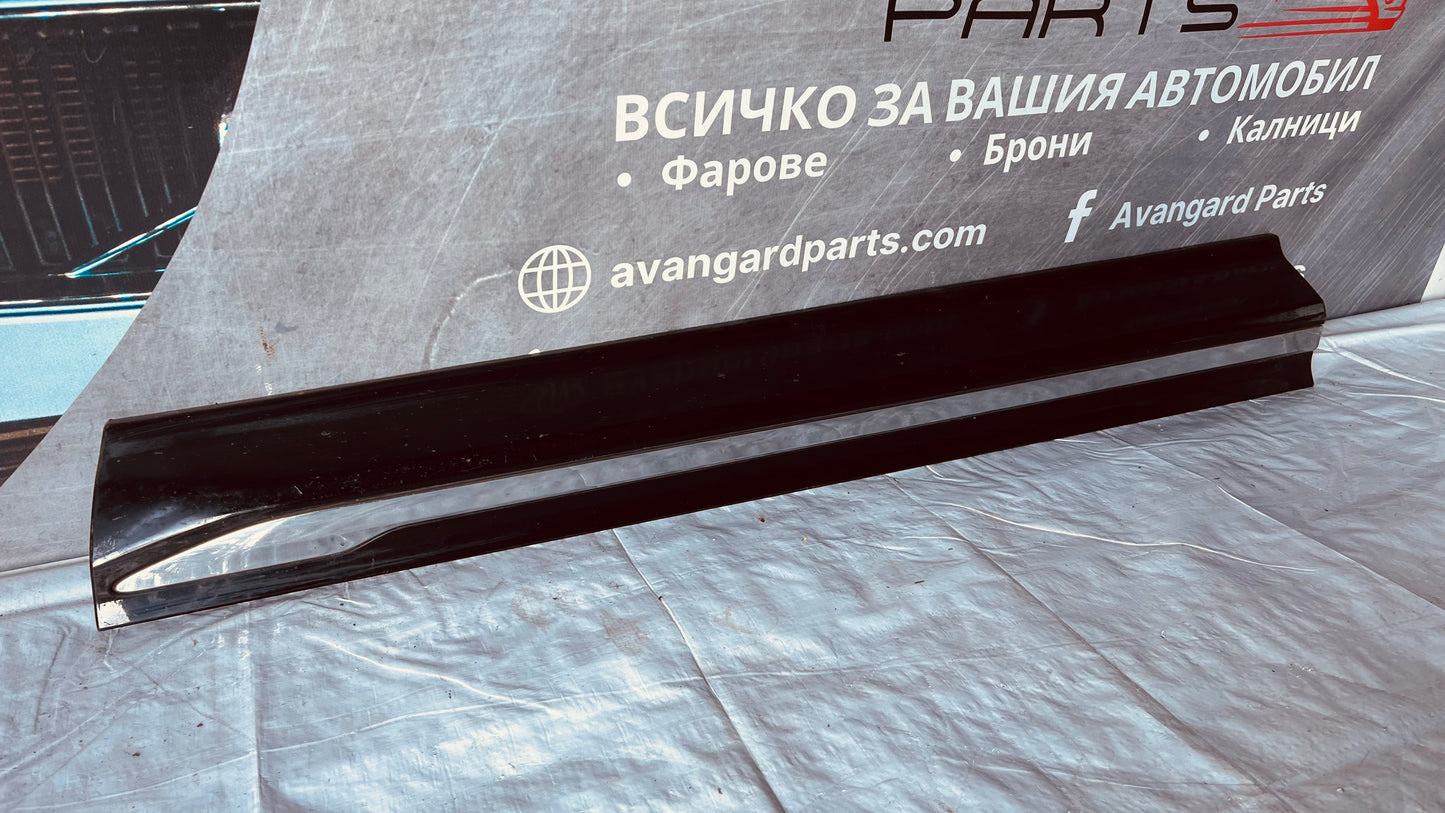 Декоративна лайстна за врата Volvo XC60 2017-2023