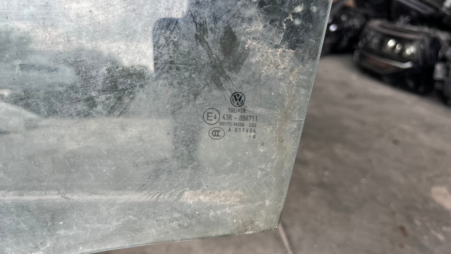 Volkswagen Passat B6 стъкло задно ляво