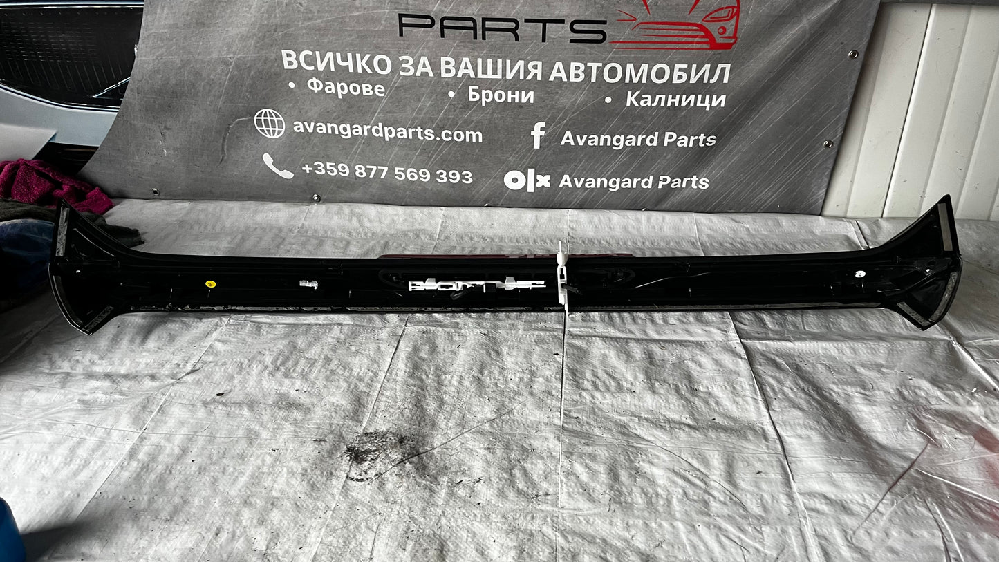 Skoda Karoq заден спойлер с мигач