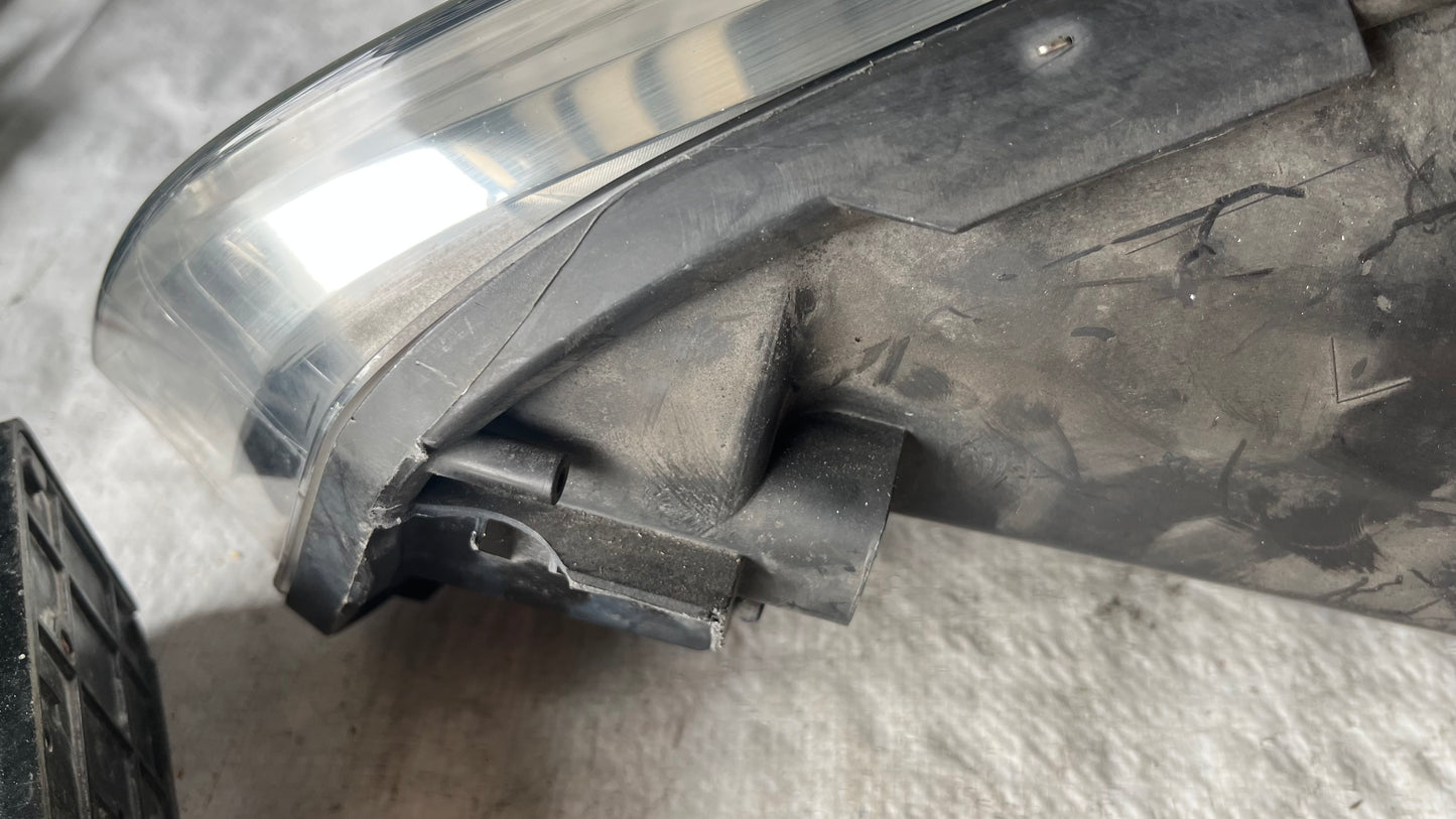 Десен фар Citroen C4 Grand Picasso 2011