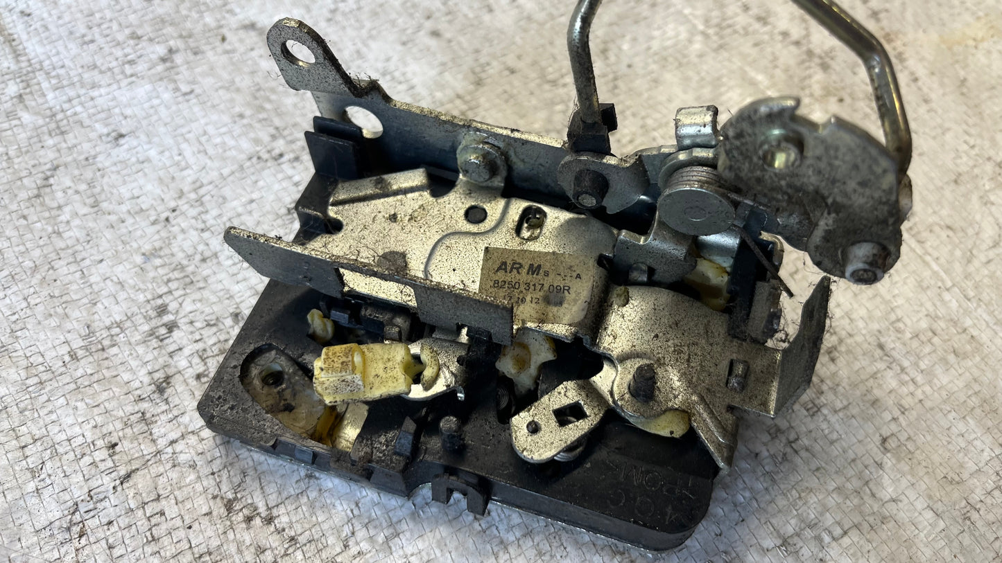 Dacia Duster задна лява брава