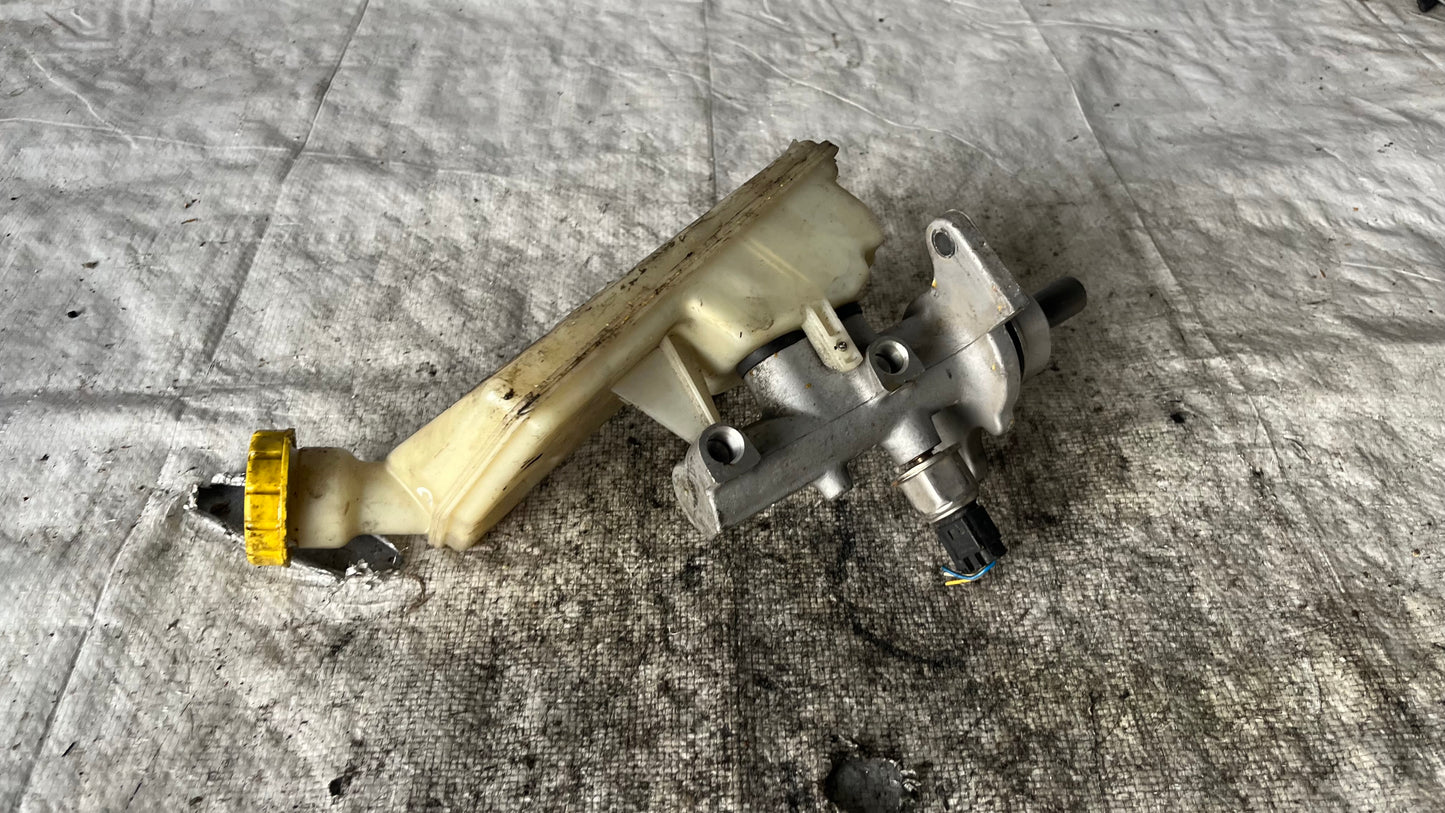 Peugeot 207 спирачна помпа