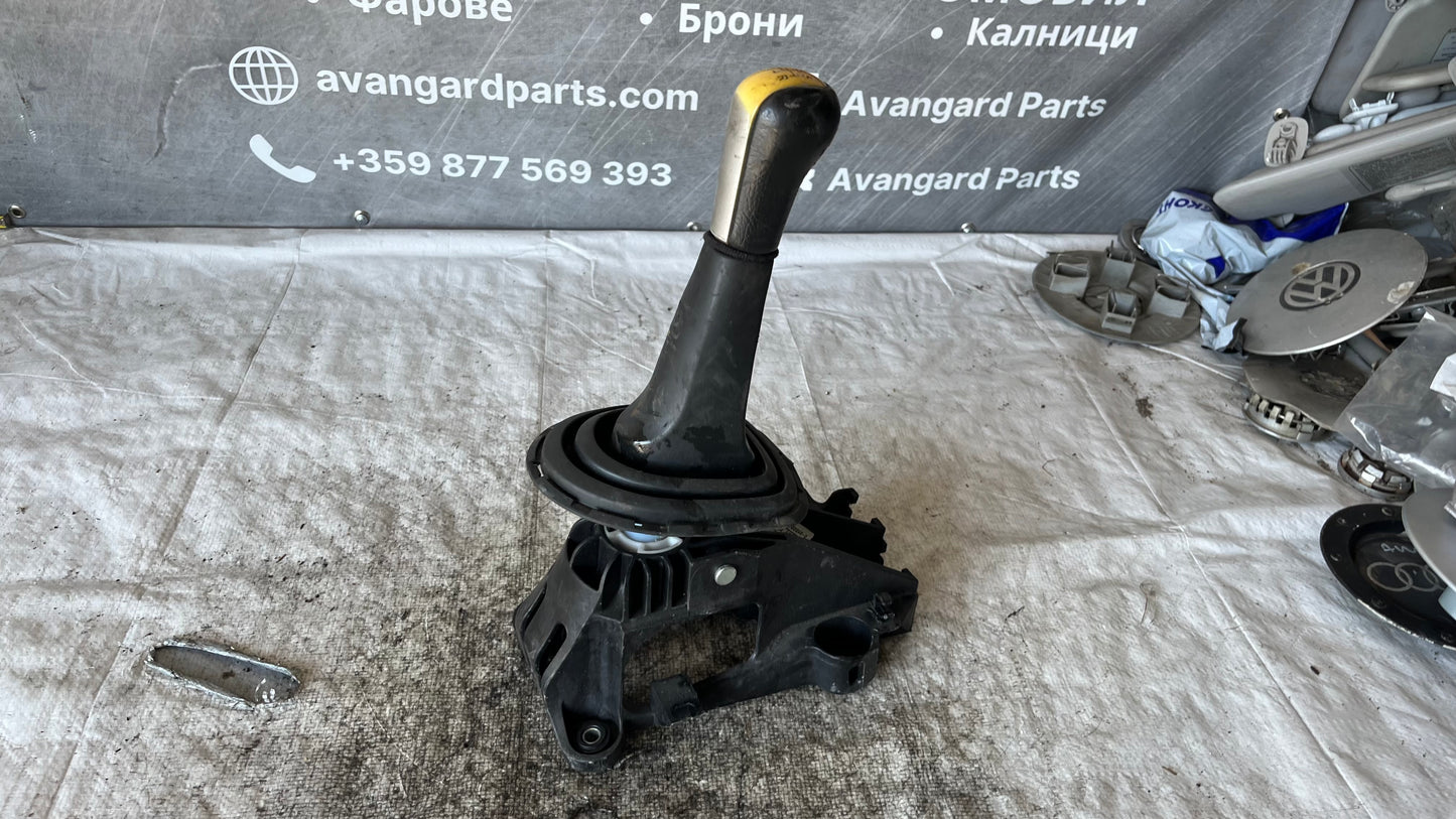 Toyota Yaris 1.4 скоростен лост