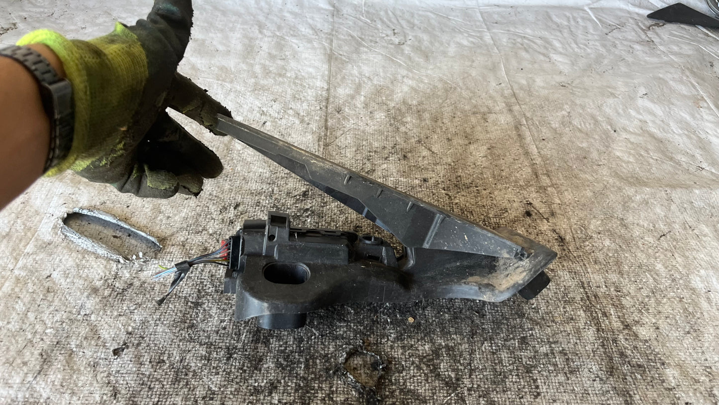 Volkswagen Golf 5 педал газ