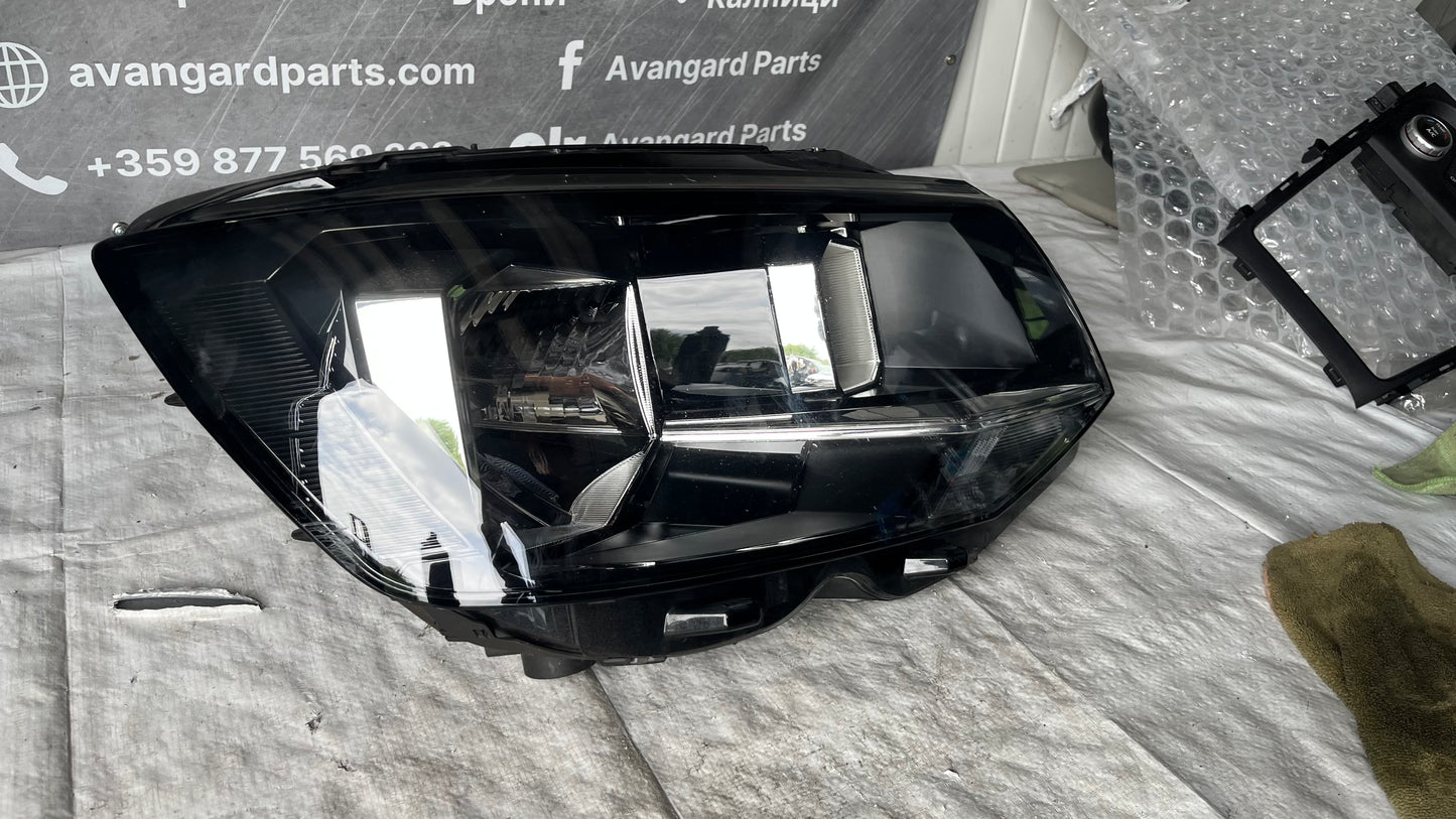 Десен фар Volkswagen Transporter T6 2015-2024