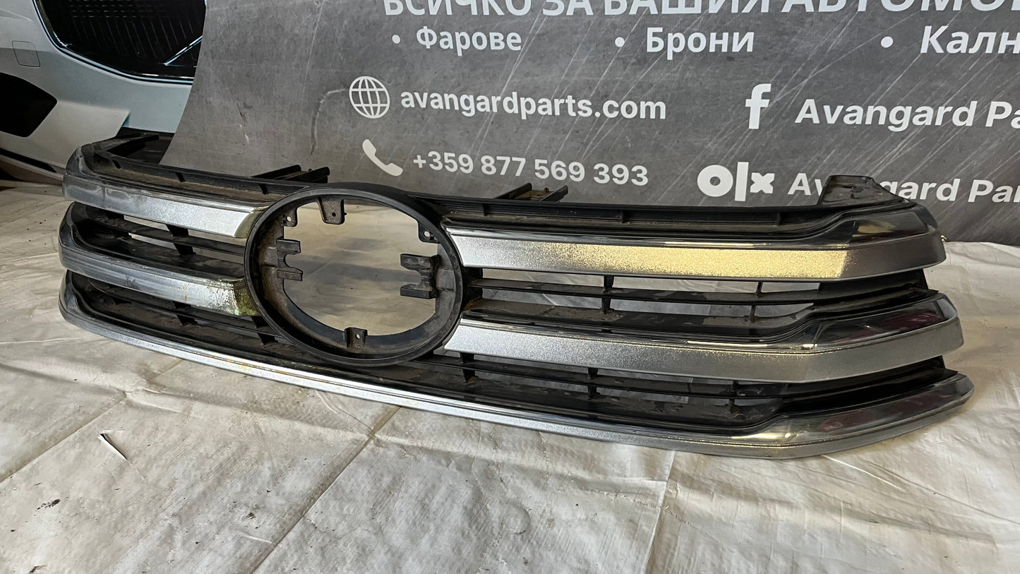 Решетка Toyota Hilux 2015-2020