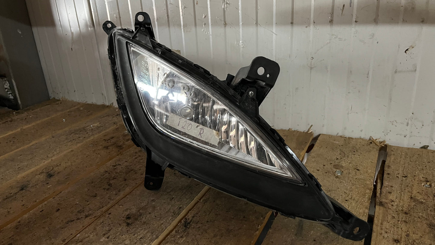 Десен халоген Hyundai i20 (2012-2015)