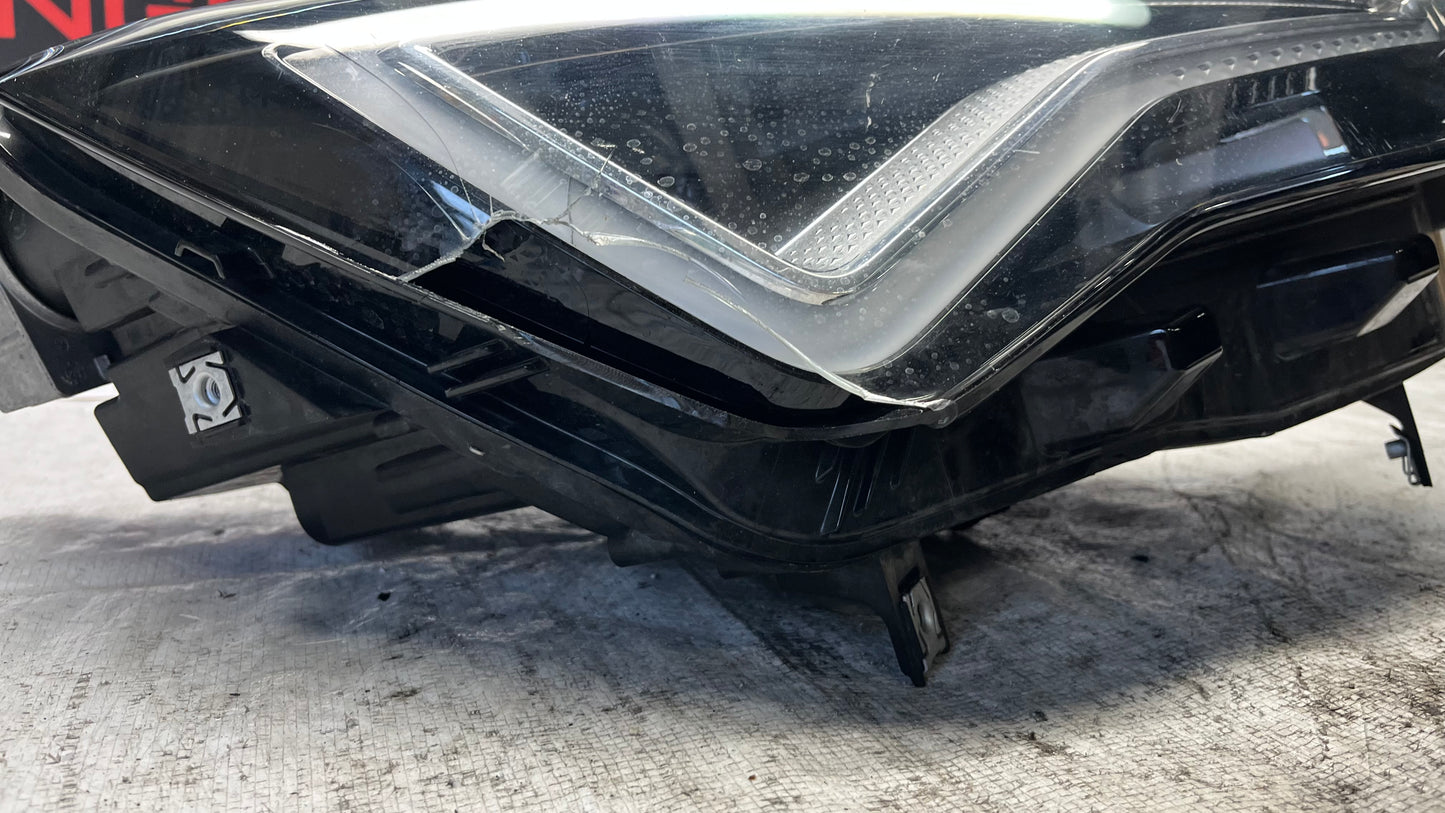 Seat Ateca Lift 20- десен фар