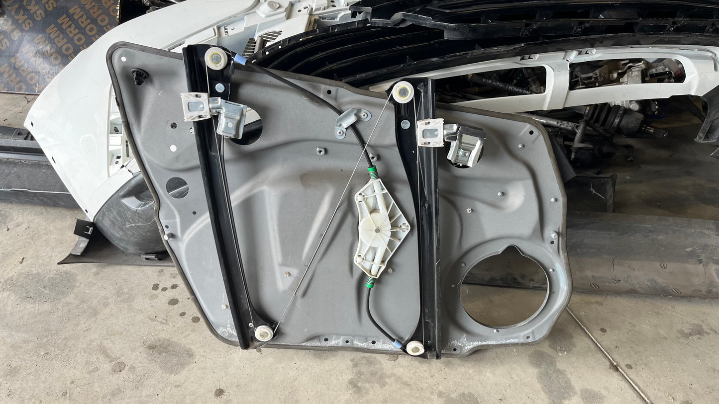 Mercedes A W169 кора предна дясна врата